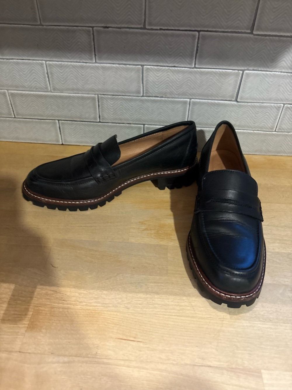 Madewell Women’s Black Leather Penny Loafers with Brown Welt Slip on Flats - Picture 5 of 6
